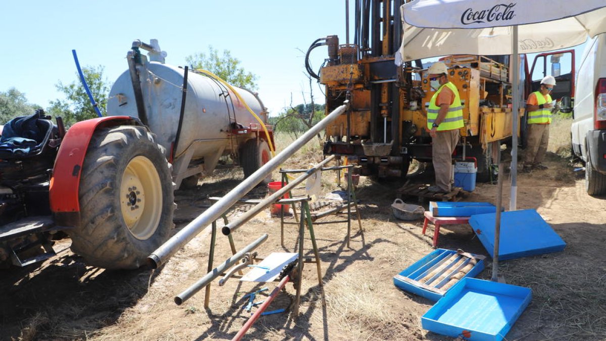 Prospecciones en junio para el parque eólico de Solans, pendiente de la instalación de los molinos. 