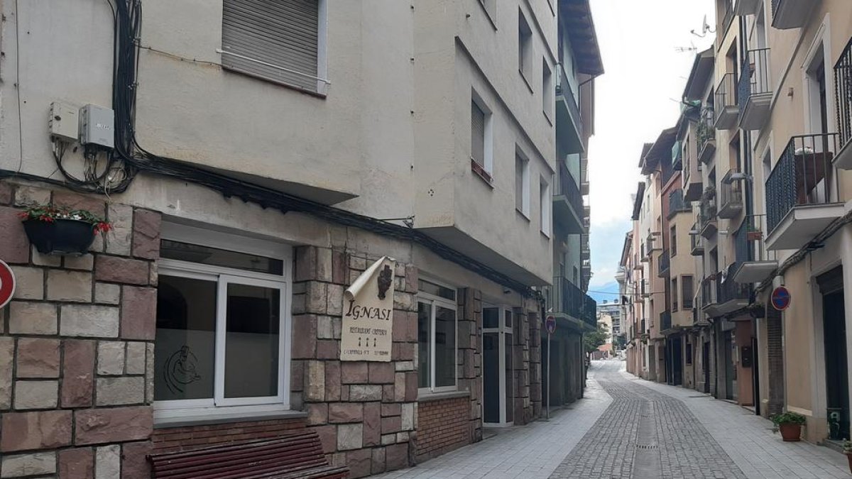 Imagen del restaurante de la calle Capdevila de La Seu en el que se registró el robo a finales de marzo. 