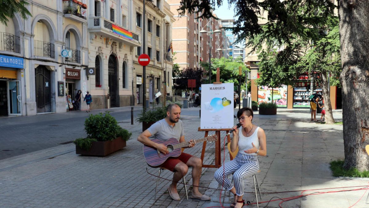 La banda de Barcelona Uënsdei durante la presentación del certamen en el IEI.