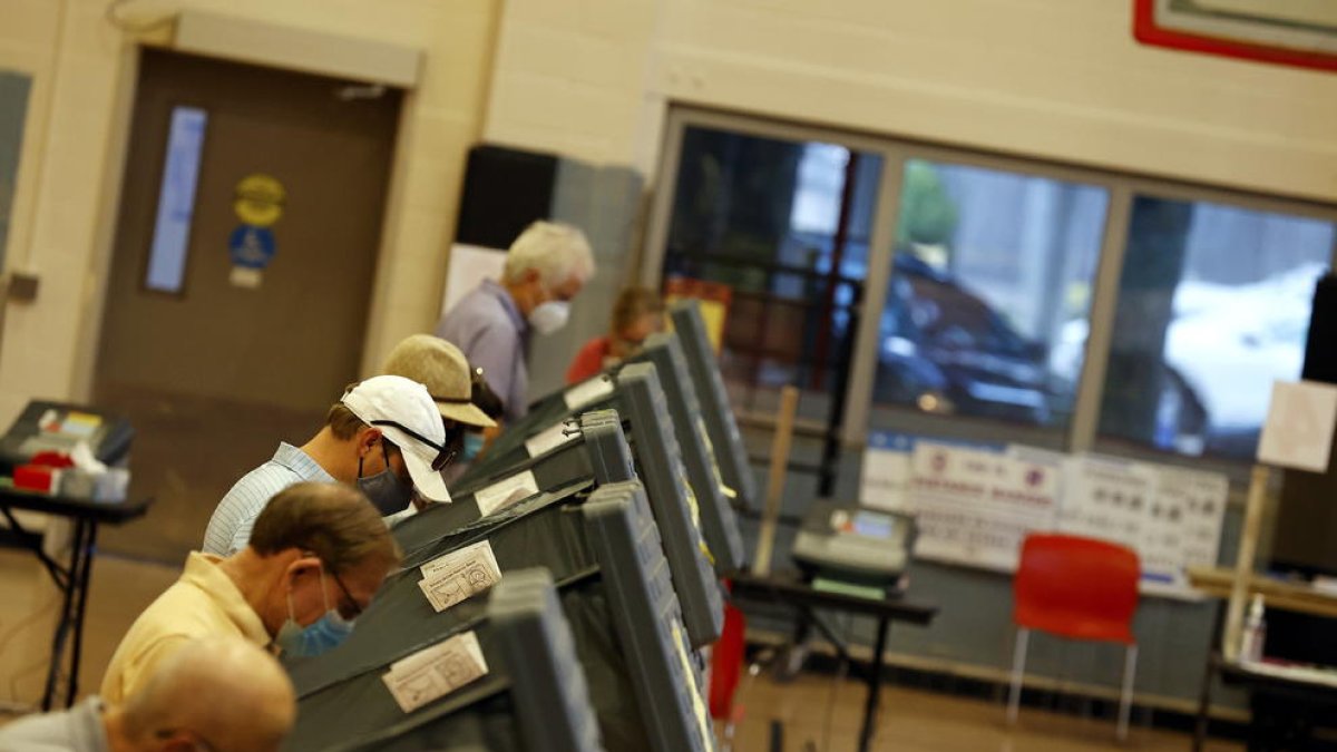 Vista de votants participant en una jornada de vot anticipat a Houston, Texas.