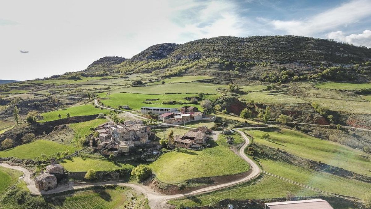 Imagen con perspectiva aérea del pueblo de Sant Esteve de la Sarga. 