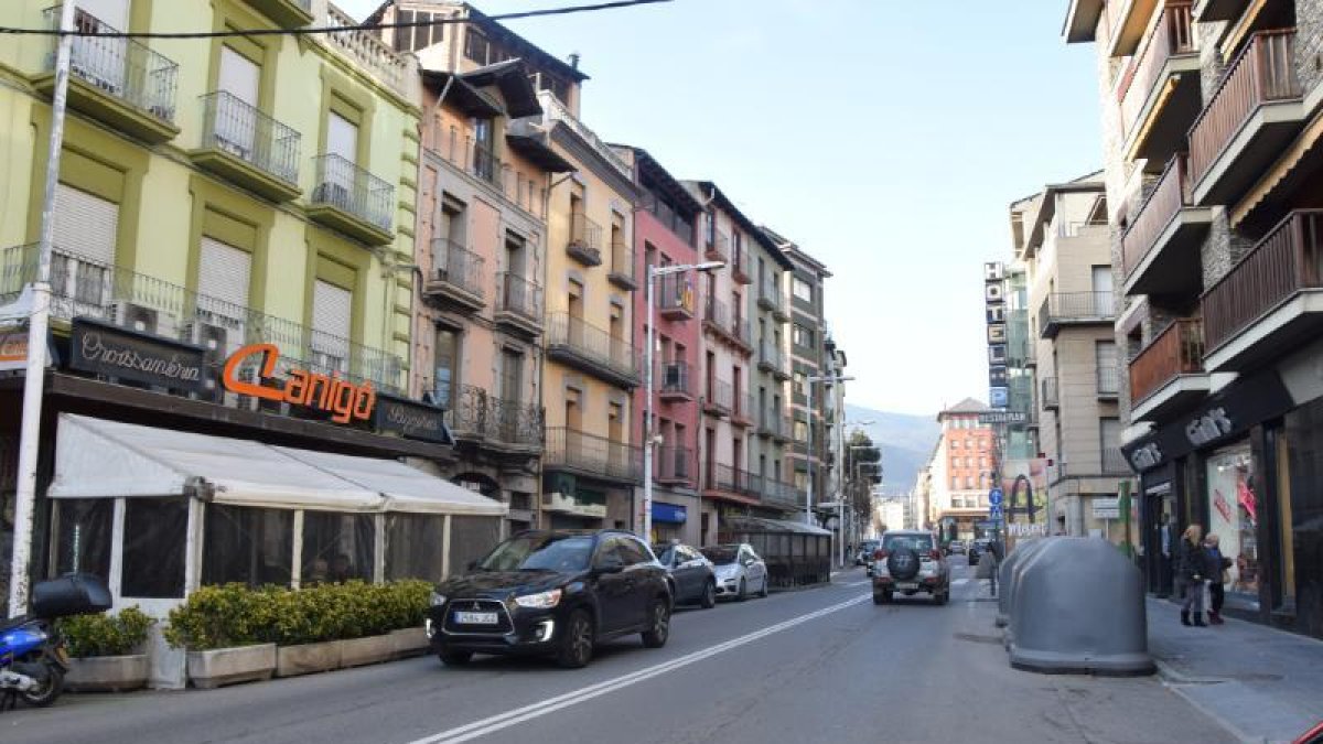 Una de las calles comerciales de La Seu d’Urgell. 