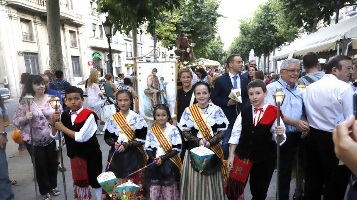 Niños en la romería de los Fanalets de Sant Jaume del año pasado. 