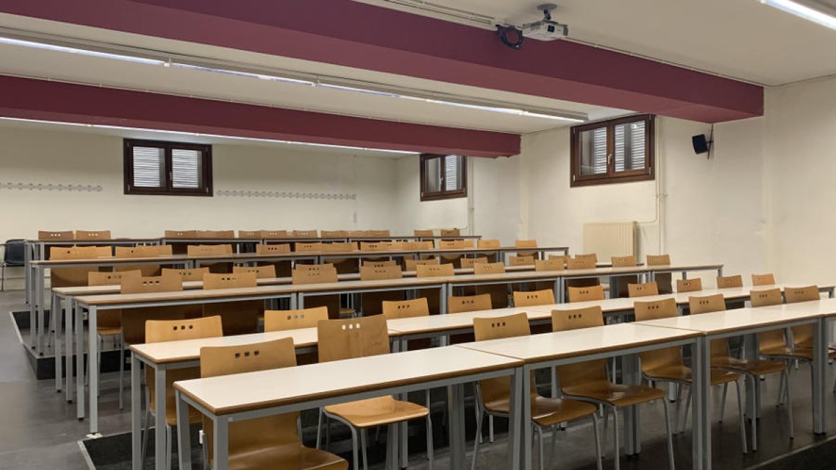 Imagen de una aula de la Universitat de Lleida vacía. 