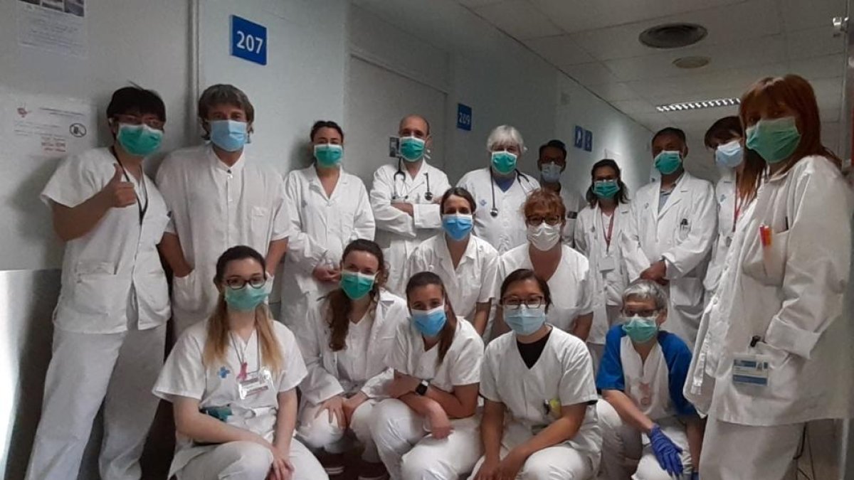 Foto de familia del personal del servicio de Oncohematología del Arnau de Vilanova.