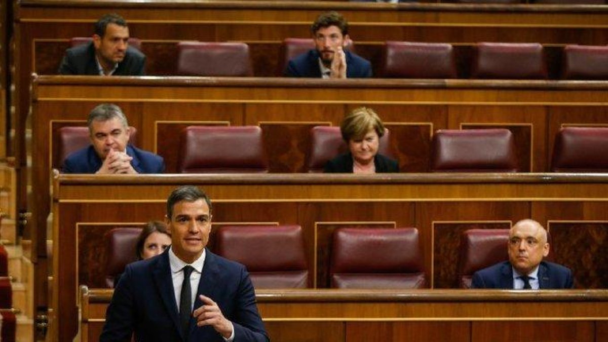 Sánchez saca adelante la última prórroga en un Congreso áspero y polarizado