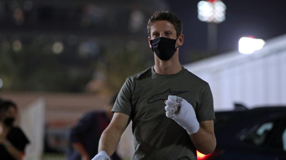 Romain Grosjean durant la visita al traçat de Sakhir.