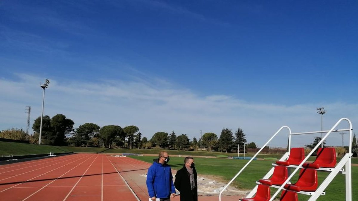 Sergio González, ayer supervisando la instalación.