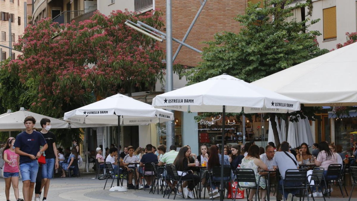 Amb l’entrada a la fase 1 de la desescalada, les terrasses han tornat a obrir a Lleida.