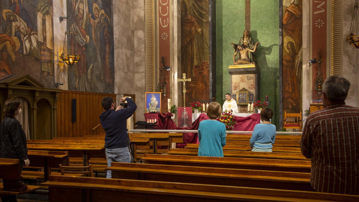 La iglesia de Tàrrega inició ayer la Novena en honor a les Santes Espines y la Mare de Déu de l’Alba. 