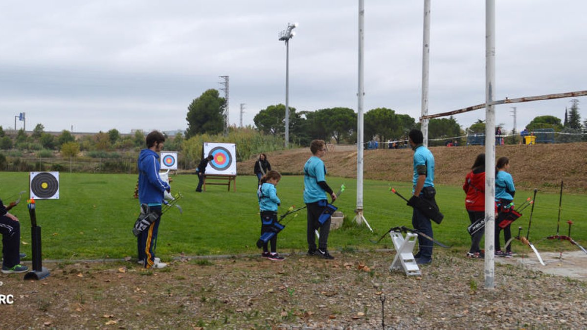 Arqueros del Club Tir amb Arc Lleida entrenando en Puigverd.