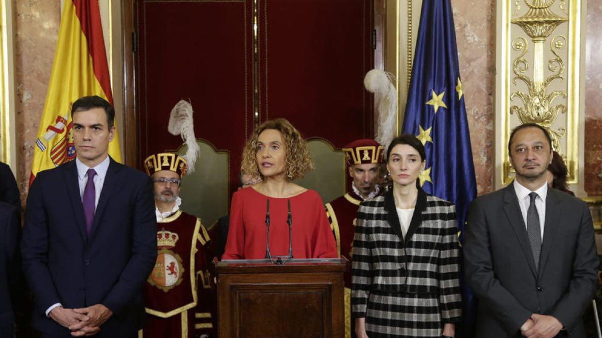Sánchez y la presidenta del Senado, Pilar Llop, junto a la del Congreso, Meritxell Batet, ayer, en Madrid.