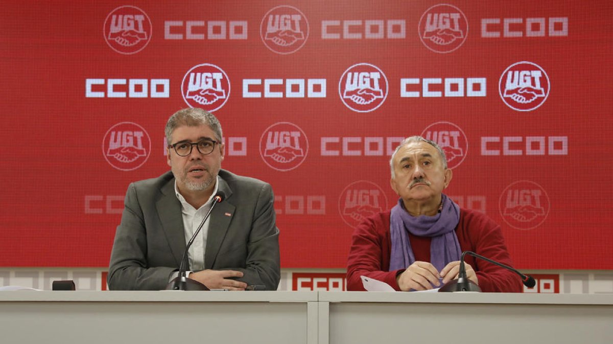 Els líders de CCOO i UGT, Unai Sordo i Josep Maria Àlvarez, ahir, a Madrid.