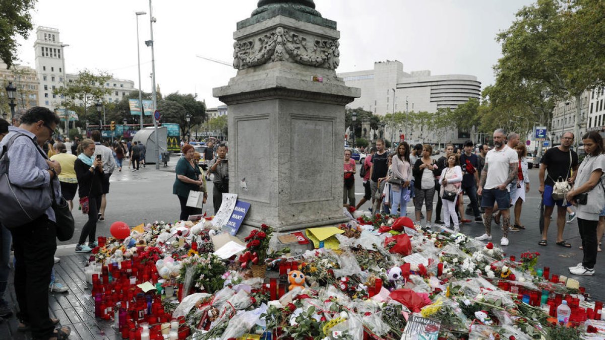 Imagen de archivo del memorial a las víctimas del atentado de agosto, en las Ramblas de Barcelona.