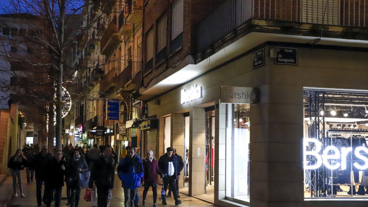 La mayoría de los comercios del Eix abrieron el pasado domingo, que era festivo de apertura. 