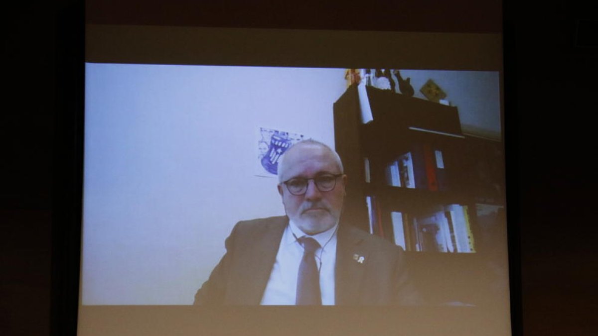 El exconseller de Cultura Lluís Puig, en un momento de su videoconferencia en la comisión del 1-O en el Parlament.