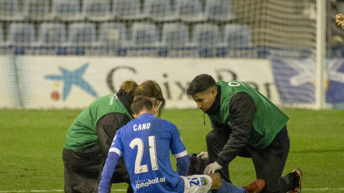 Cano fue sustituido en el descanso por problemas físicos y el club está pendiente de su evolución.