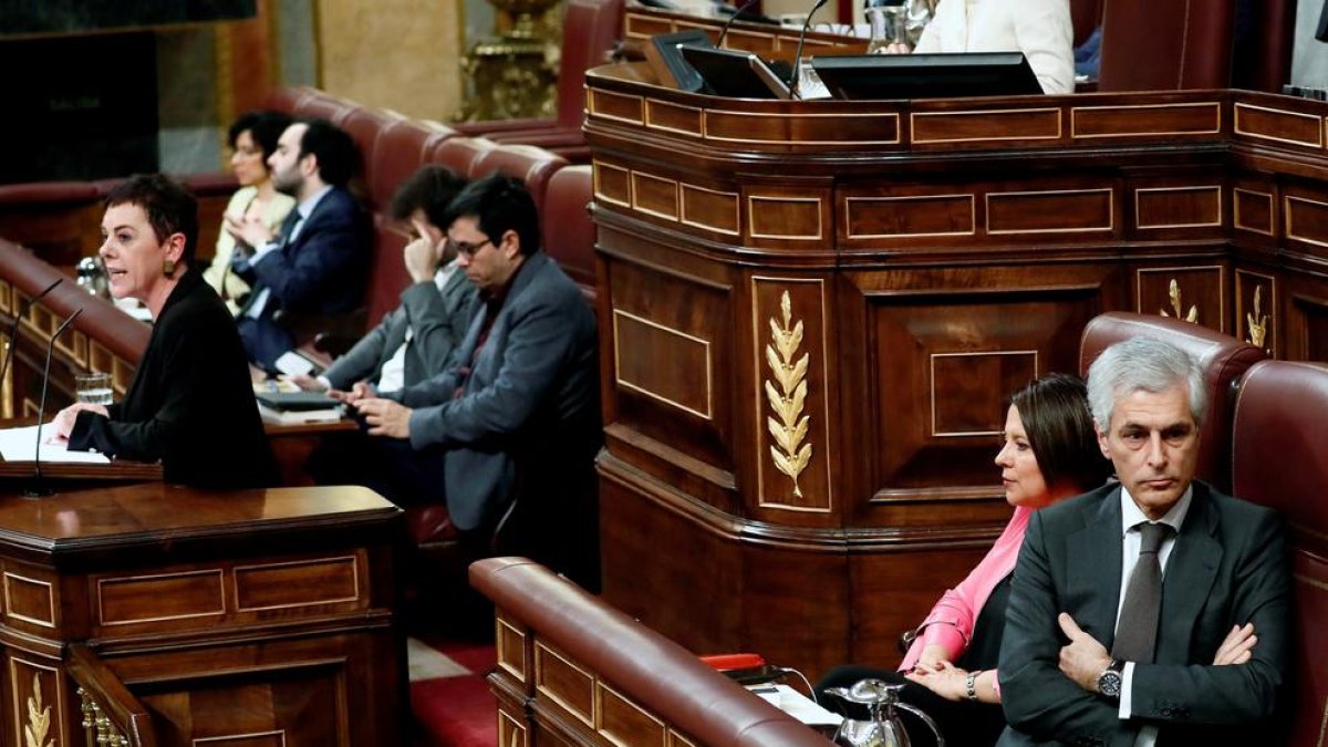 El popular Adolfo Suárez Illana dio la espalda a la portavoz de EH Bildu durante todo su discurso.