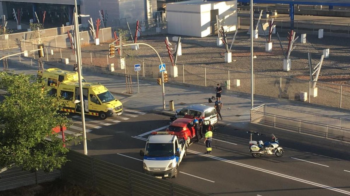 Cuatro heridos en una aparatosa colisión en Príncep de Viana