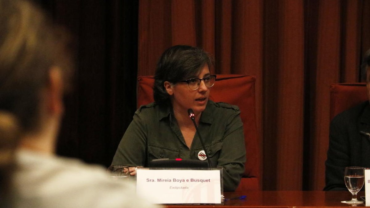 L'exdiputada de la CUP Mireia Boya aquest dimarts durant la compareixença a la comissió d'investigació del 155 al Parlament.
