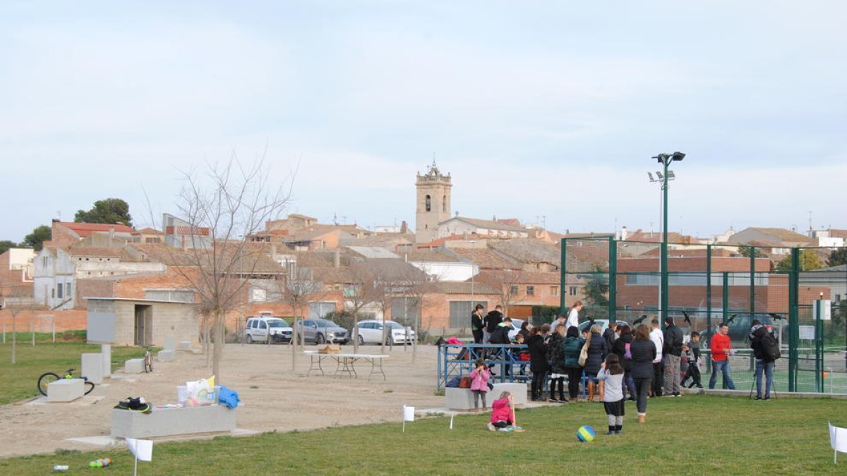 Castellnou, vist des de la zona esportiva local.