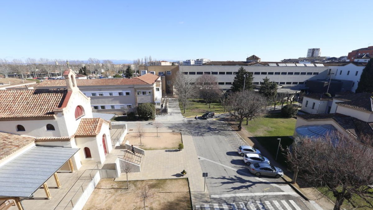 Imatge aèria dels jardins i de l’hospital Santa Maria de Lleida.