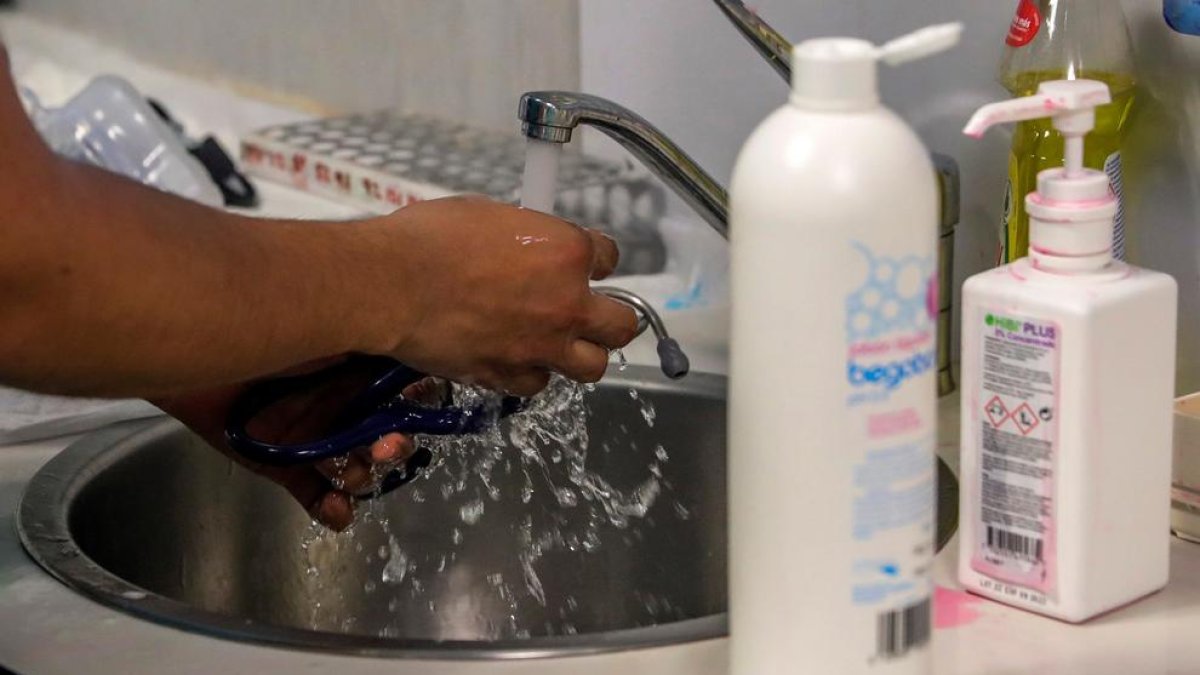 El Gobierno sube el precio máximo de venta fijado para los geles desinfectantes