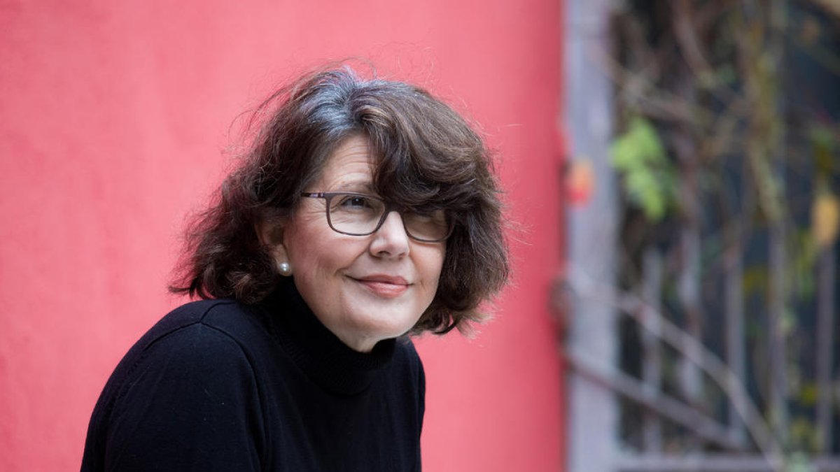 La escritora leridana Imma Monsó explora las relaciones familiares en su última novela. 