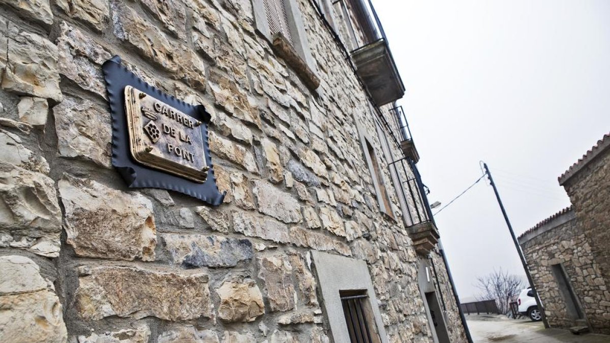 Un dels carrers de Comabella que ha estat batejat com a carrer de la Font al nomenclàtor.