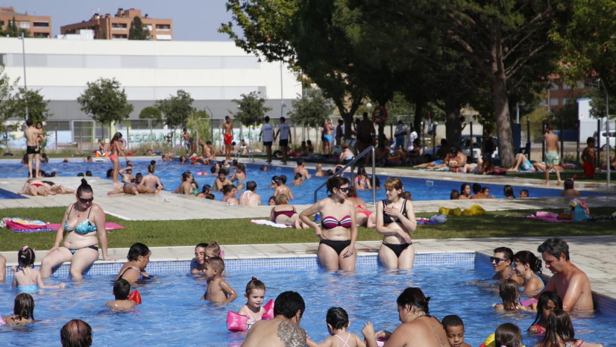 Imagen de archivo de las piscinas municipales de Balàfia. 