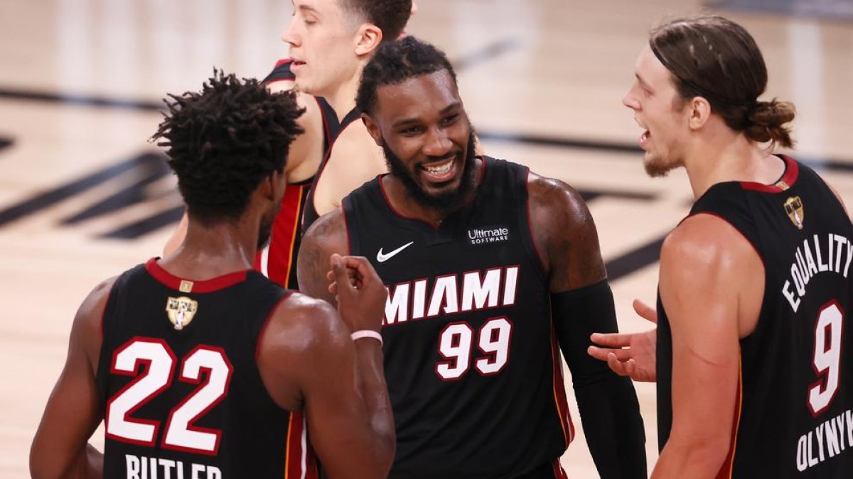 Jugadors de Miami, durant el tercer partit de la final.