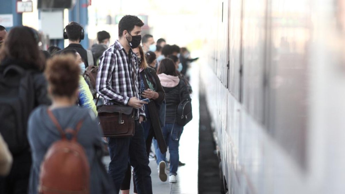 Les aglomeracions es van repetir en estacions de metro i tren.