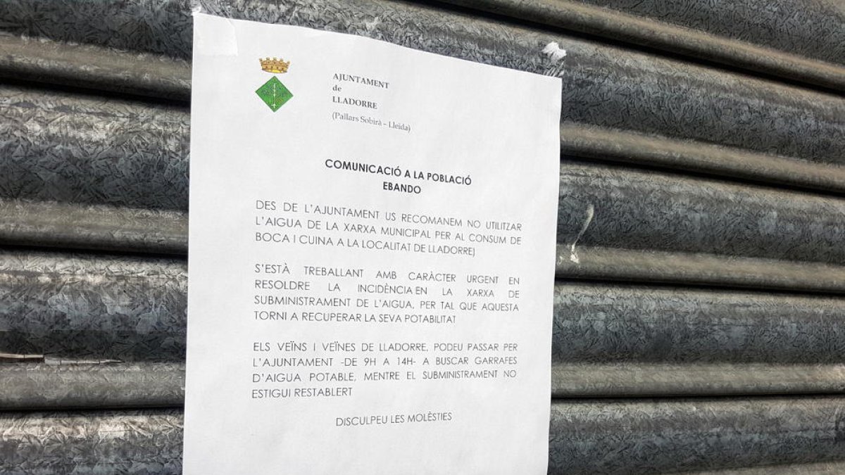 El ban municipal convida a evitar l’aigua de la xarxa pública.