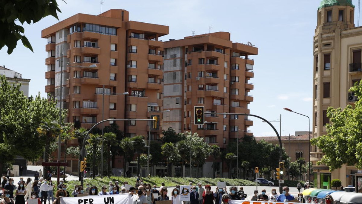 Los manifestantes cortaron durante un cuarto de hora la calle Balmes ayer al mediodía. 