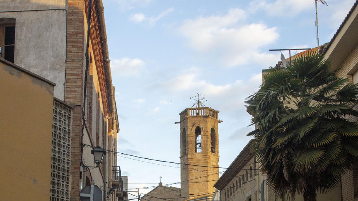 Vista del centro histórico de Castellserà con la iglesia en el fondo.