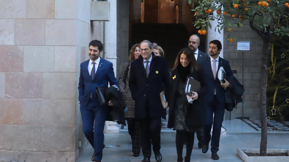 El president de la Generalitat, Quim Torra, ayer, con los consellers de JxCat en la Generalitat.