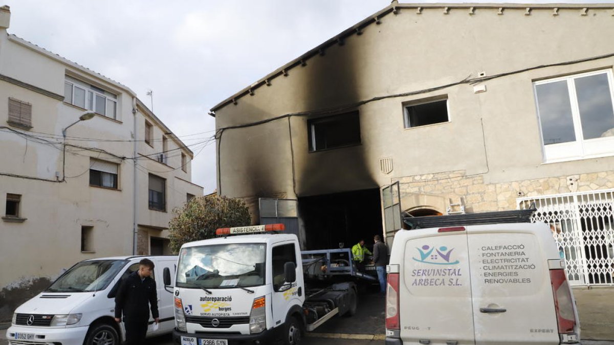 Estado en el que ha quedado la fachada del inmueble tras el incendio. 