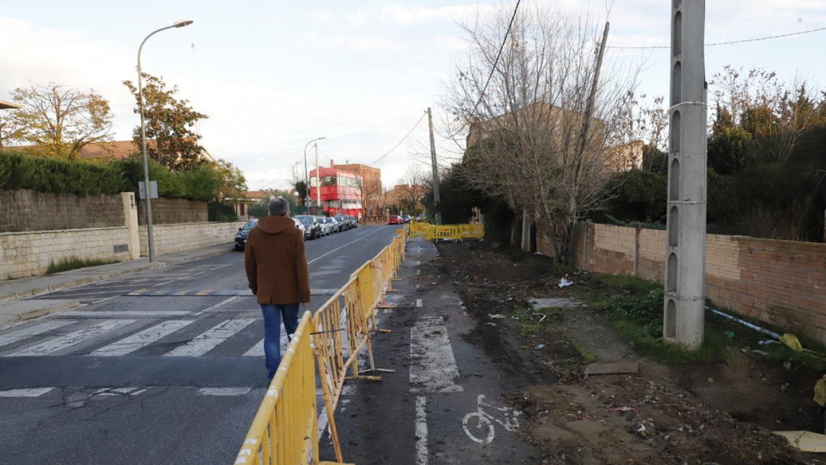 Urbanització de la vorera d'un tram del carrer Enric Farreny