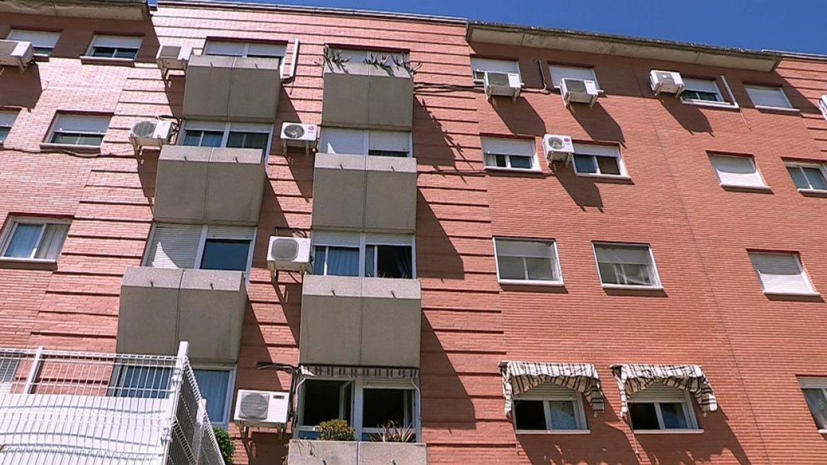 Imagen del bloque de pisos en el que fue asesinada Juana.
