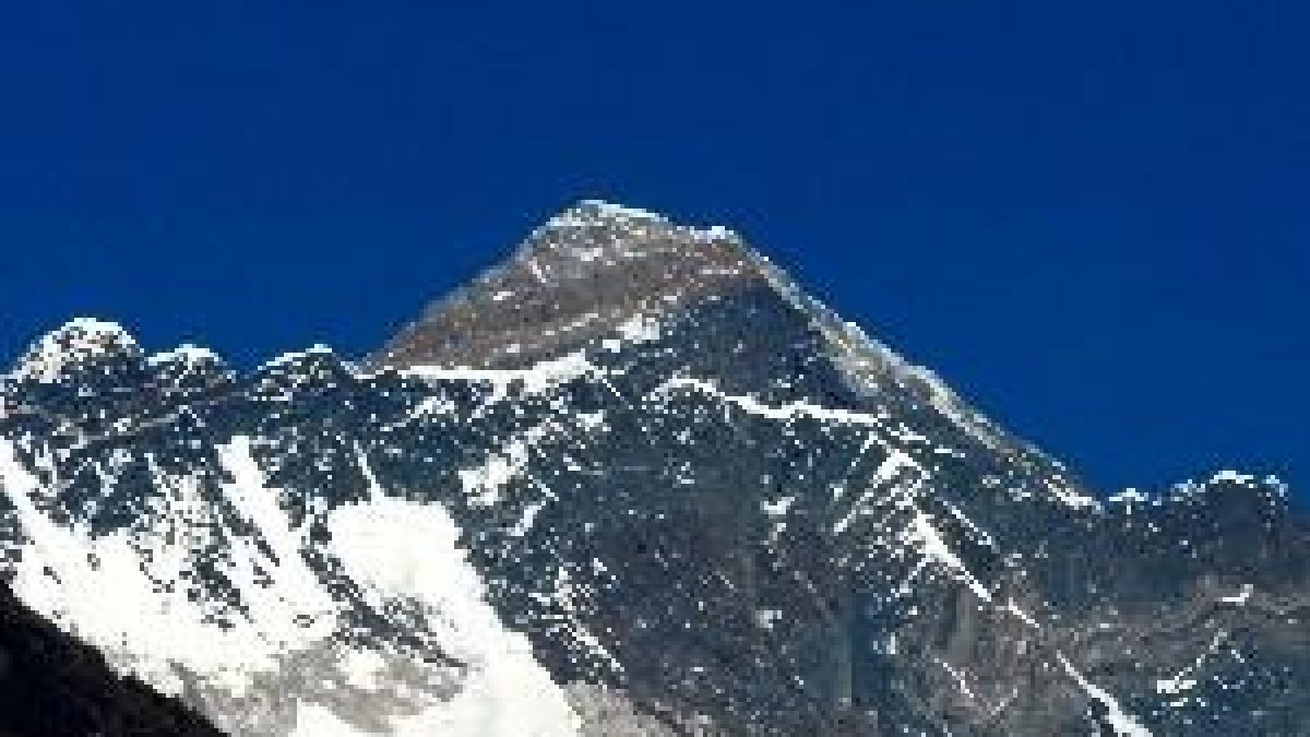 Nepal y China fijan la altura del Everest en 8.848,86 metros