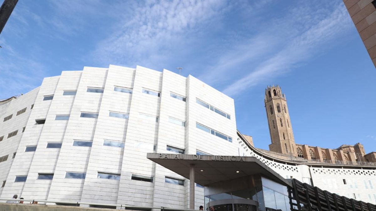 Vista del acceso a la Audiencia de Lleida en el Canyeret. 