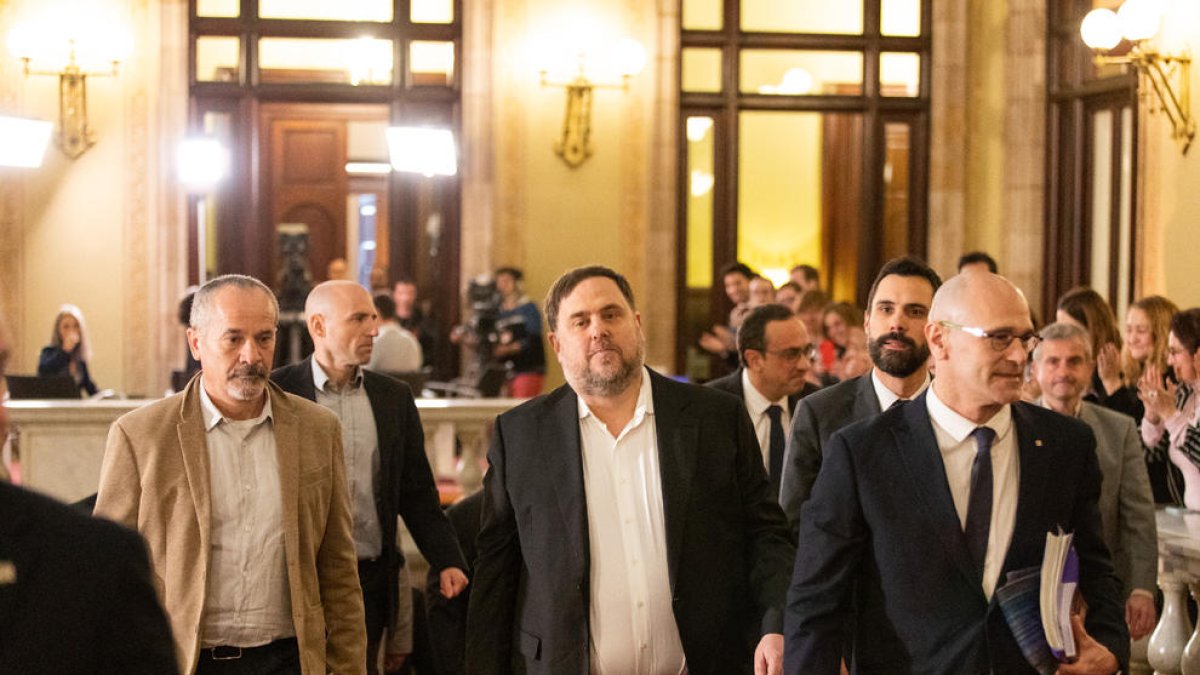 Imagen de archivo de Oriol Junqueras y Raül Romeva en el Parlament el pasado mes de enero.