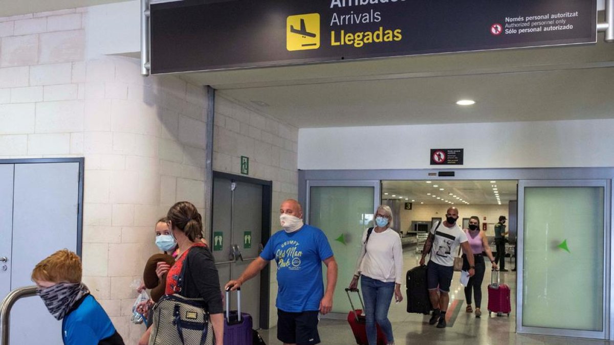 Imatge d’arxiu de la zona d’arribades de l’aeroport de Barcelona.