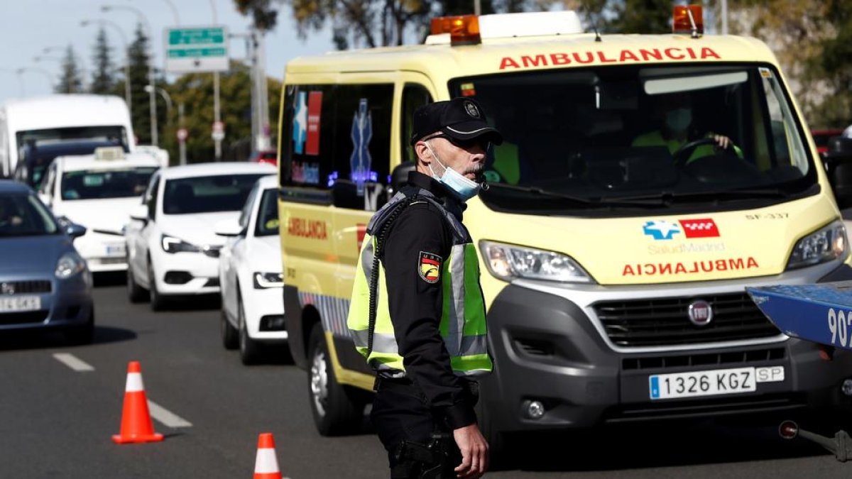 Un control policial en l'accés a Madrid.