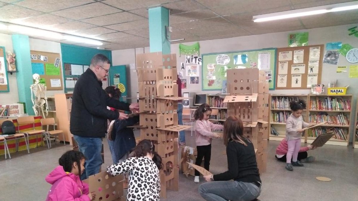 Uno de los talleres de la Jornada de Arquitectura en la Escuela del colegio Camps Elisis.