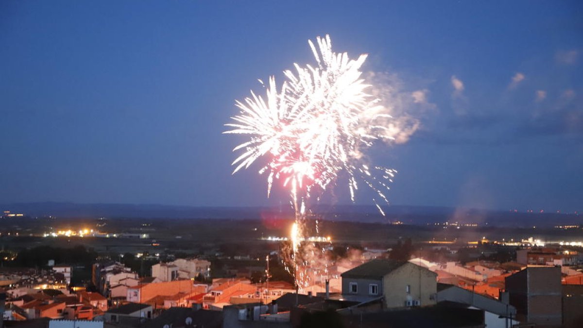 Els focs donen color a les festes d'Alcoletge