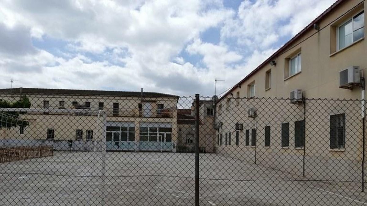 El centro de servicio se construirá en la zona de la vieja escuela.