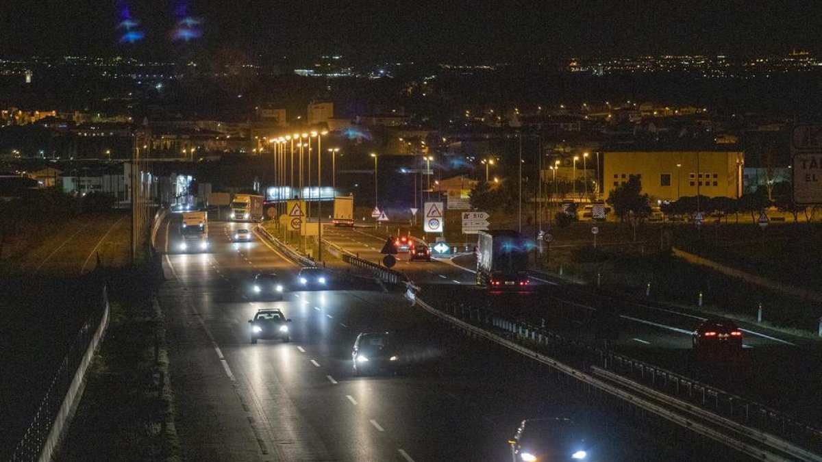 Imagen de la autovía A-2 a su paso por Tàrrega a última hora de la tarde de ayer. 