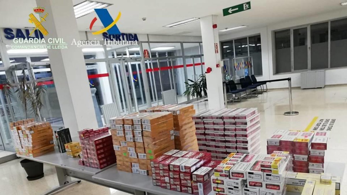 La Guàrdia Civil decomissa prop de 5.000 paquets de tabac de contraban per valor de 20.000 euros