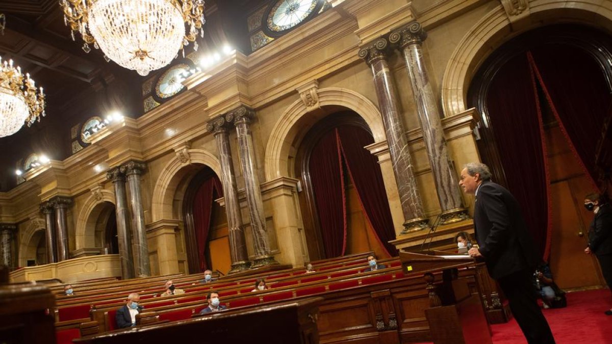 El Parlament suprime los puntos controvertidos de las resoluciones sobre el rey